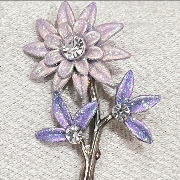 Jewelry - Vintage Floral Brooch with Clear Rhinestones